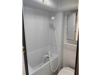 bathroom 1.jpg