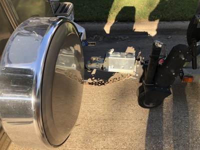 side view of trailer on ball behind chinook